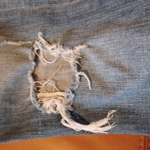 💙🌺Classic Blue Distressed Women Jeans - Picture 9 of 16